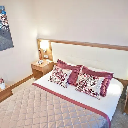 Apart Hotel Best Ξενοδοχείο με διαμερίσματα 4*