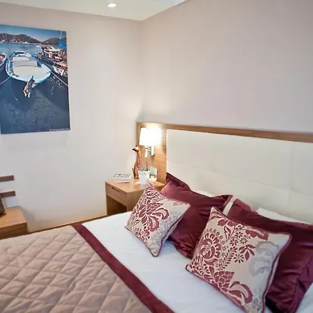 Apart Hotel Best Ξενοδοχείο με διαμερίσματα 4*