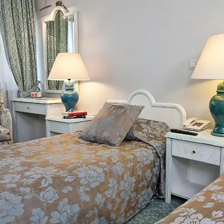 Ξενοδοχείο με διαμερίσματα Apart Hotel Best 4*