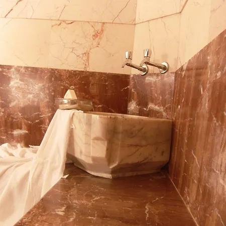 Ξενοδοχείο με διαμερίσματα Apart Hotel Best 4*